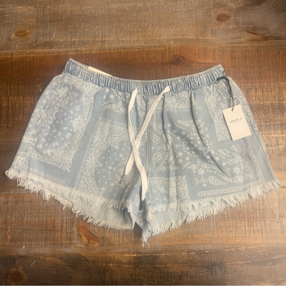 NWT Forever 21 Light Blue Bandana Print Fringe Hem denim jean Shorts